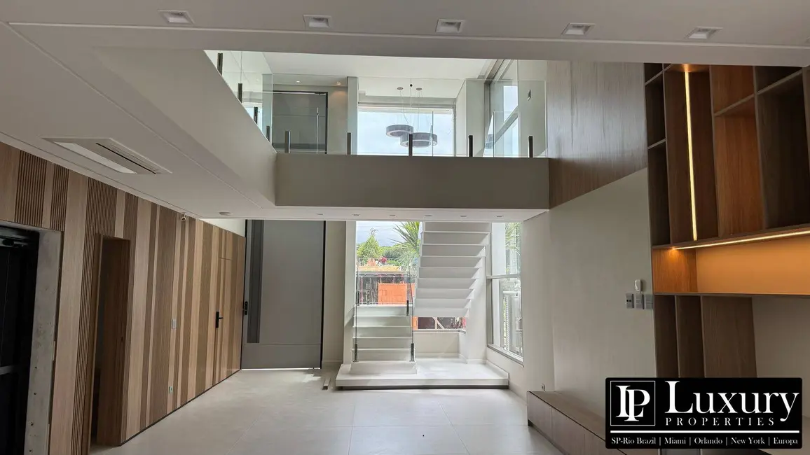 Foto 2 de Casa de Condomínio com 7 quartos à venda em Bertioga - SP