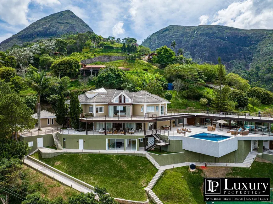 Foto 1 de Casa de Condomínio com 7 quartos à venda em Araras, Petropolis - RJ