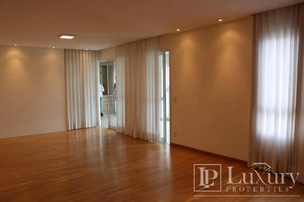 Foto 3 de Apartamento com 4 quartos para alugar, 210m2 em Vila Olímpia, São Paulo - SP