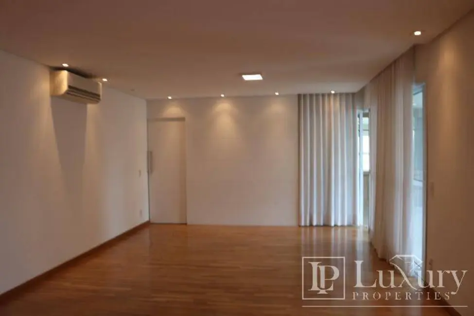 Foto 2 de Apartamento com 4 quartos para alugar, 210m2 em Vila Olímpia, São Paulo - SP