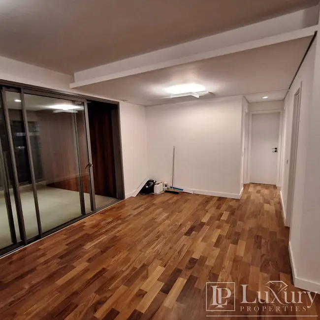 Apartamento com 3 quartos à venda, 160m2 em Vila Nova Conceição, São Paulo - SP - imagem 9 Foto 9 de Apartamento com 3 quartos à venda, 160m2 em Vila Nova Conceição, São Paulo - SP