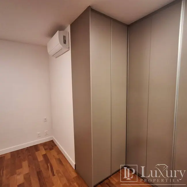 Apartamento com 3 quartos à venda, 160m2 em Vila Nova Conceição, São Paulo - SP - imagem 8 Foto 8 de Apartamento com 3 quartos à venda, 160m2 em Vila Nova Conceição, São Paulo - SP