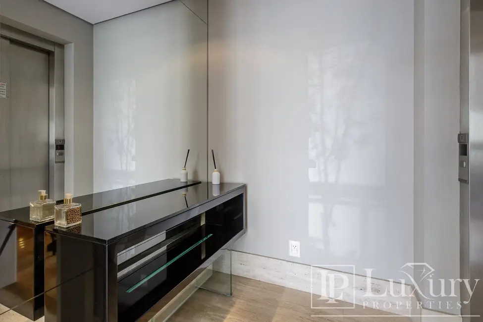 Apartamento com 2 quartos para alugar, 134m2 em Vila Nova Conceição, São Paulo - SP - imagem 8 Foto 8 de Apartamento com 2 quartos para alugar, 134m2 em Vila Nova Conceição, São Paulo - SP