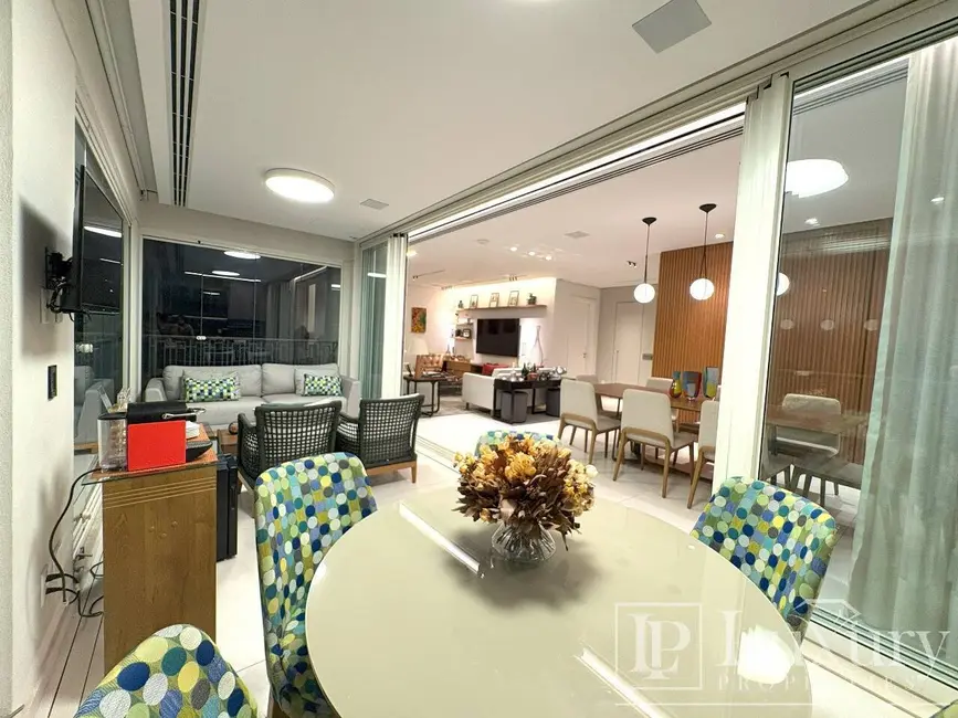 Foto 4 de Apartamento com 3 quartos à venda, 217m2 em Vila Olímpia, São Paulo - SP