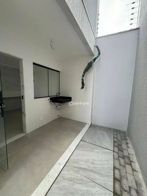 Casa com 3 quartos à venda, 291m2 em Linhares - ES - imagem 5 Foto 5 de Casa com 3 quartos à venda, 291m2 em Linhares - ES