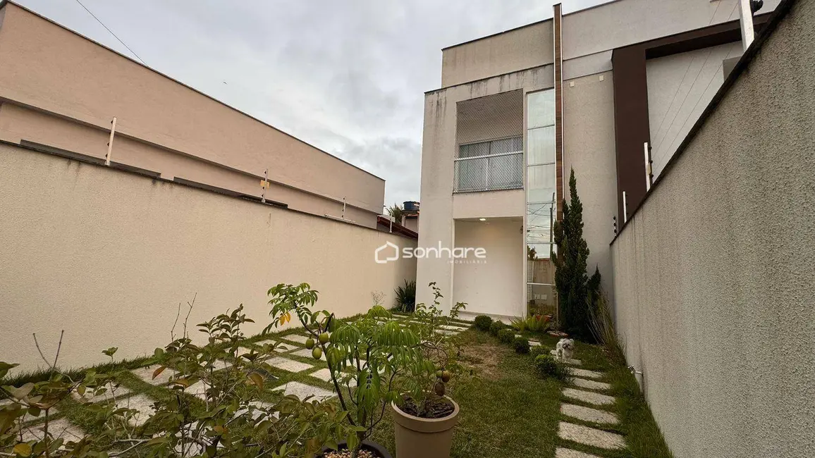 Casa com 3 quartos à venda, 180m2 em Interlagos, Linhares - ES - imagem 1 Foto 1 de Casa com 3 quartos à venda, 180m2 em Interlagos, Linhares - ES