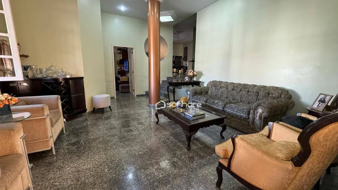 Casa com 3 quartos à venda, 360m2 em Centro, Linhares - ES - imagem 3 Foto 3 de Casa com 3 quartos à venda, 360m2 em Centro, Linhares - ES