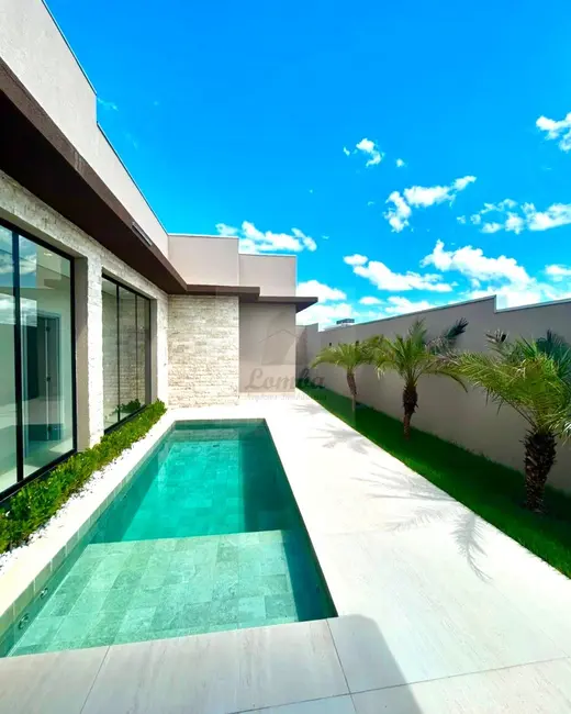 Foto 1 de Casa de Condomínio com 3 quartos à venda, 254m2 em Varzea Grande - MT