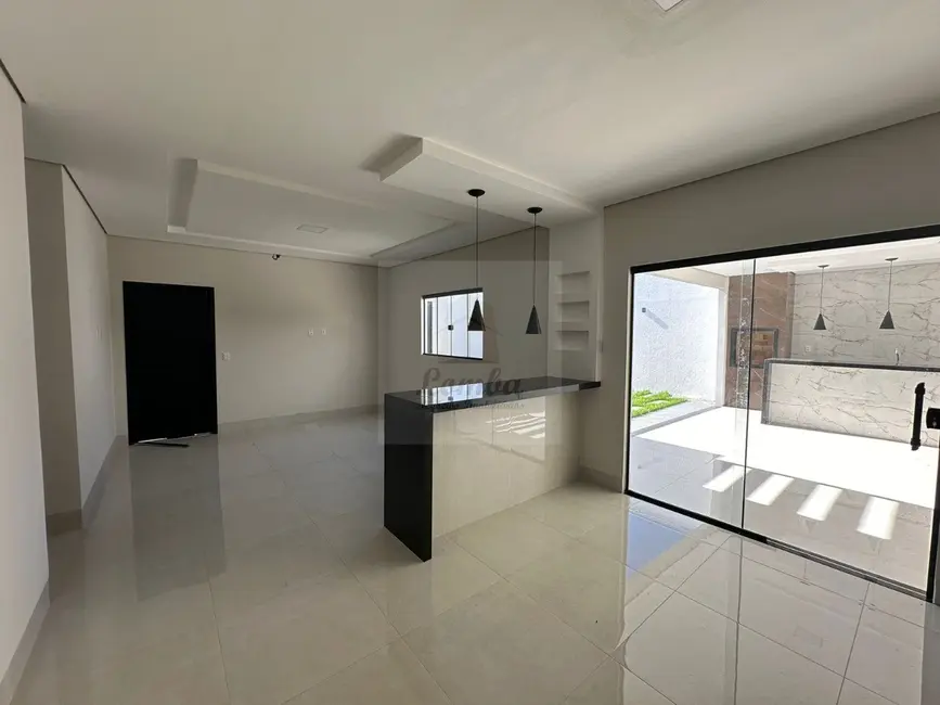 Foto 1 de Casa com 3 quartos à venda, 190m2 em Jardim Califórnia, Cuiaba - MT