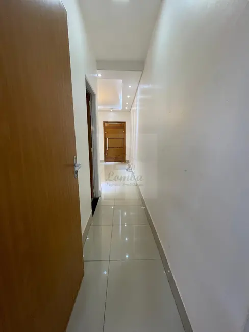 Casa de Condomínio com 3 quartos para alugar, 110m2 em Jardim Mossoró, Cuiaba - MT - imagem 3 Foto 3 de Casa de Condomínio com 3 quartos para alugar, 110m2 em Jardim Mossoró, Cuiaba - MT
