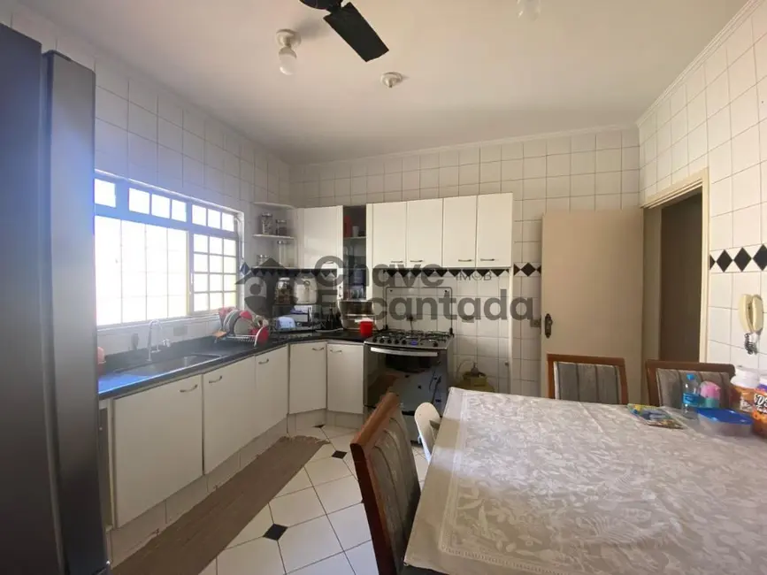 Sobrado com 3 quartos à venda, 115m2 em Jardim Morumbi, Birigui - SP - imagem 6 Foto 6 de Sobrado com 3 quartos à venda, 115m2 em Jardim Morumbi, Birigui - SP