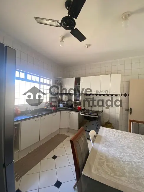 Sobrado com 3 quartos à venda, 115m2 em Jardim Morumbi, Birigui - SP - imagem 9 Foto 9 de Sobrado com 3 quartos à venda, 115m2 em Jardim Morumbi, Birigui - SP