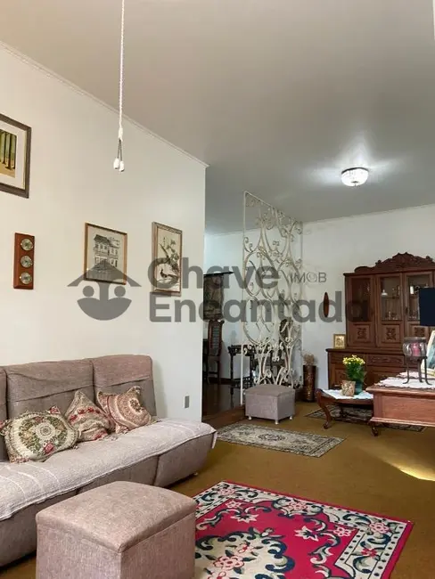 Casa com 3 quartos à venda, 249m2 em Jardim Estoril, Birigui - SP - imagem 3 Foto 3 de Casa com 3 quartos à venda, 249m2 em Jardim Estoril, Birigui - SP