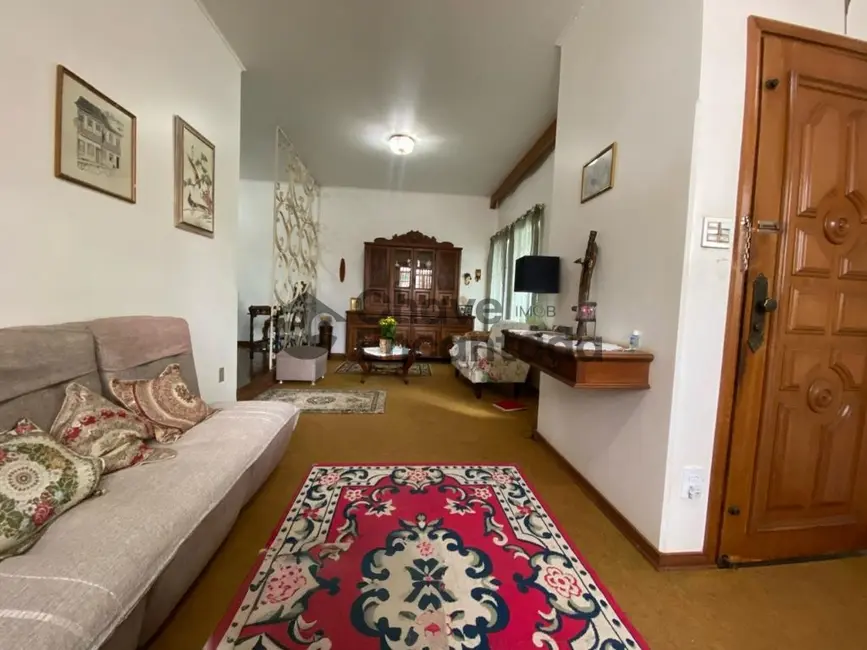 Casa com 3 quartos à venda, 249m2 em Jardim Estoril, Birigui - SP - imagem 1 Foto 1 de Casa com 3 quartos à venda, 249m2 em Jardim Estoril, Birigui - SP