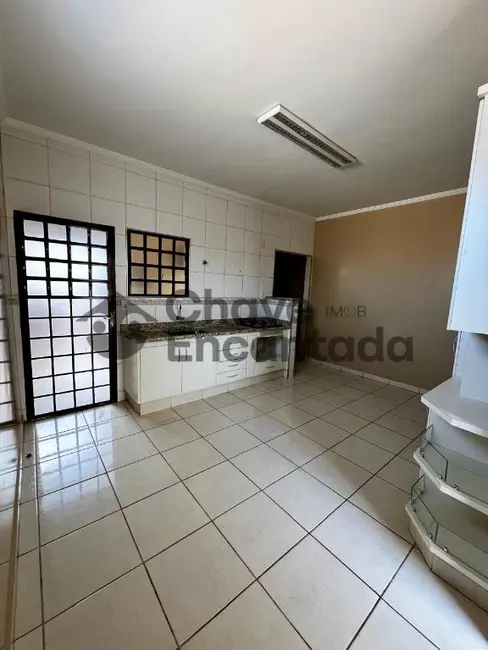 Foto 1 de Sobrado com 3 quartos à venda, 137m2 em Vila Xavier, Birigui - SP