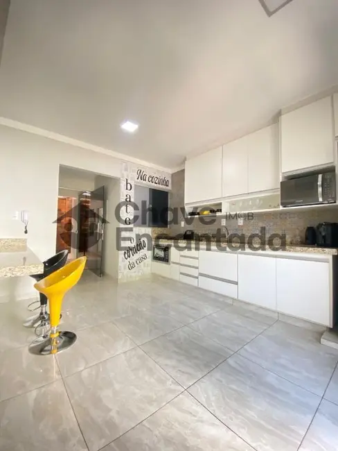 Casa com 3 quartos à venda, 158m2 em Vila Guarujá, Birigui - SP - imagem 5 Foto 5 de Casa com 3 quartos à venda, 158m2 em Vila Guarujá, Birigui - SP