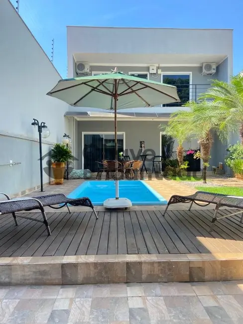 Foto 1 de Casa com 3 quartos à venda, 158m2 em Vila Guarujá, Birigui - SP
