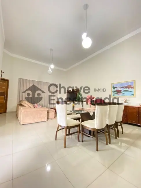 Casa de Condomínio com 3 quartos à venda, 199m2 em Residencial Veneza, Birigui - SP - imagem 3 Foto 3 de Casa de Condomínio com 3 quartos à venda, 199m2 em Residencial Veneza, Birigui - SP