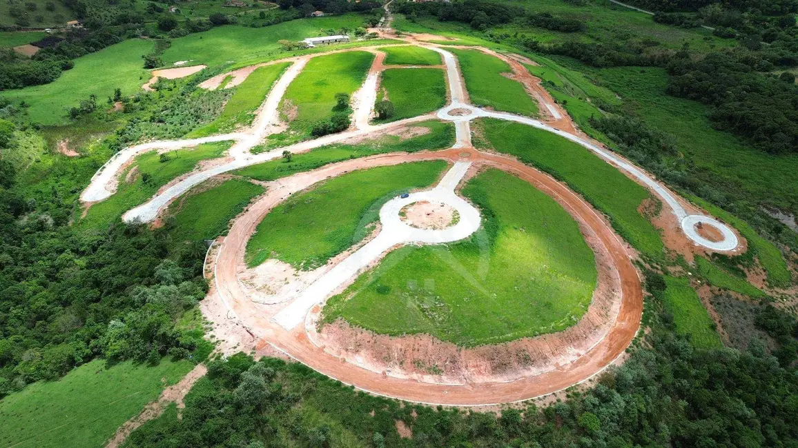 Foto 1 de Terreno / Lote à venda, 300m2 em Bom Jesus Dos Perdoes - SP