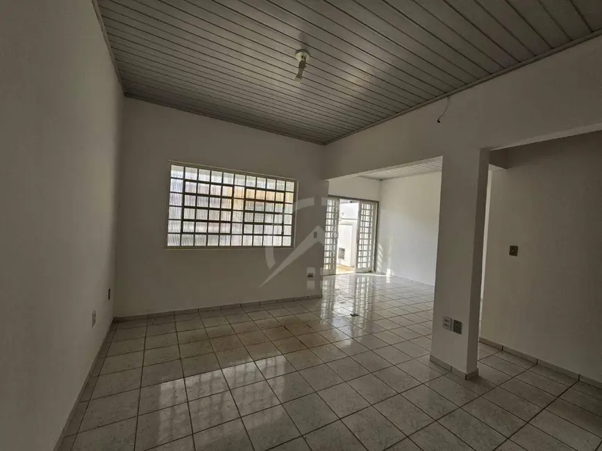 Foto 3 de Casa com 1 quarto à venda e para alugar, 190m2 em Centro, Atibaia - SP