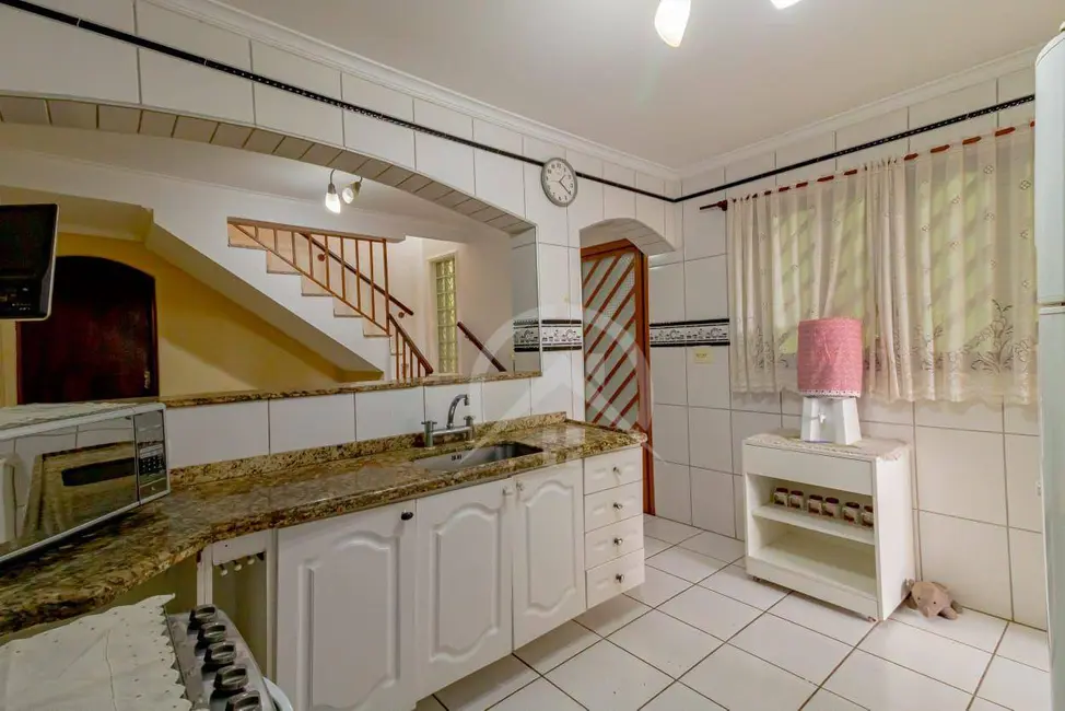 Foto 9 de Sobrado com 4 quartos à venda, 175m2 em Atibaia Jardim, Atibaia - SP