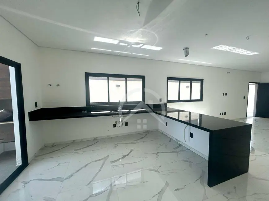 Foto 2 de Sobrado com 3 quartos à venda, 210m2 em Vila Petrópolis, Atibaia - SP