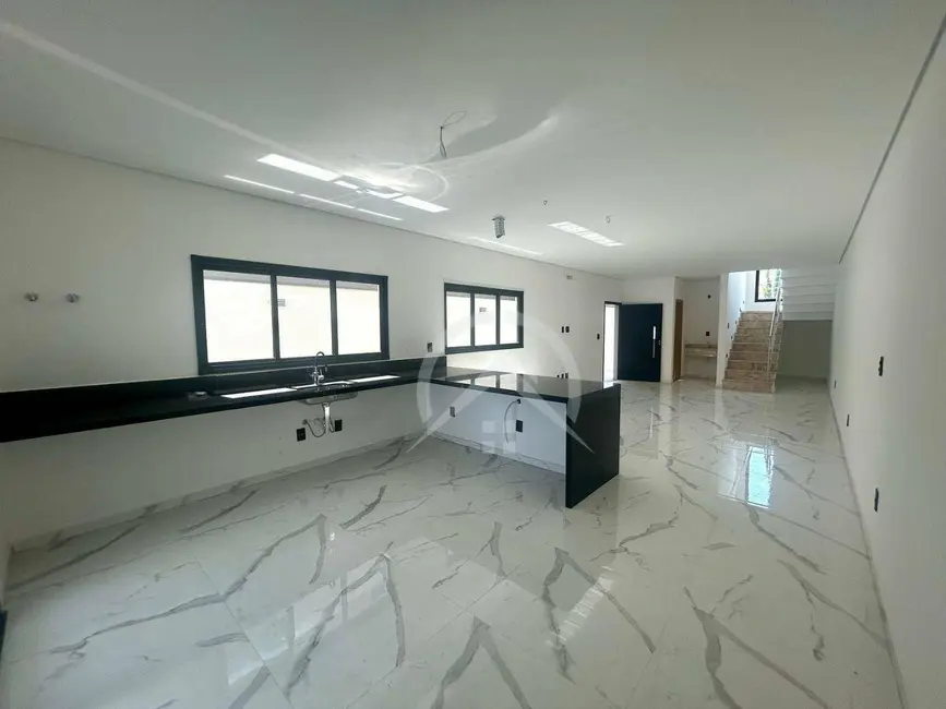 Foto 4 de Sobrado com 3 quartos à venda, 210m2 em Vila Petrópolis, Atibaia - SP