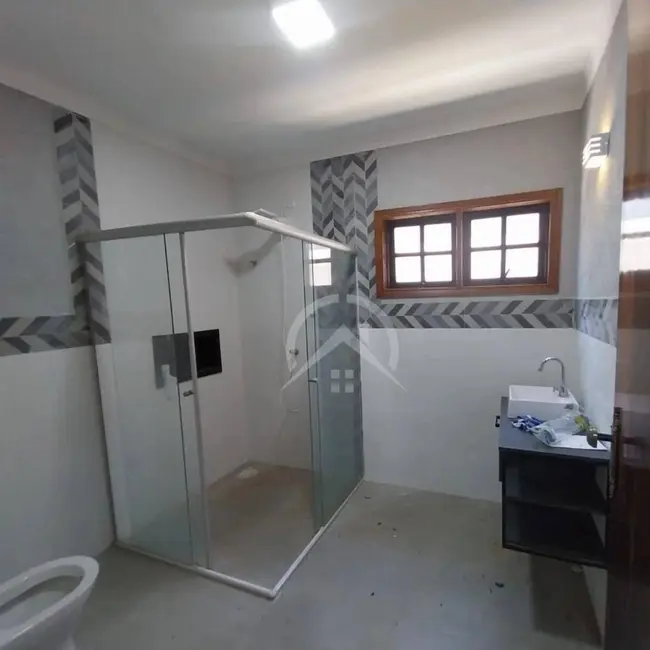 Casa com 3 quartos para alugar, 510m2 em Jardim Shangri-Lá, Atibaia - SP - imagem 4 Foto 4 de Casa com 3 quartos para alugar, 510m2 em Jardim Shangri-Lá, Atibaia - SP