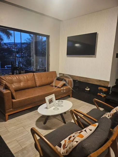 Casa com 5 quartos à venda, 680m2 em Jardim Paulista, Atibaia - SP - imagem 2 Foto 2 de Casa com 5 quartos à venda, 680m2 em Jardim Paulista, Atibaia - SP