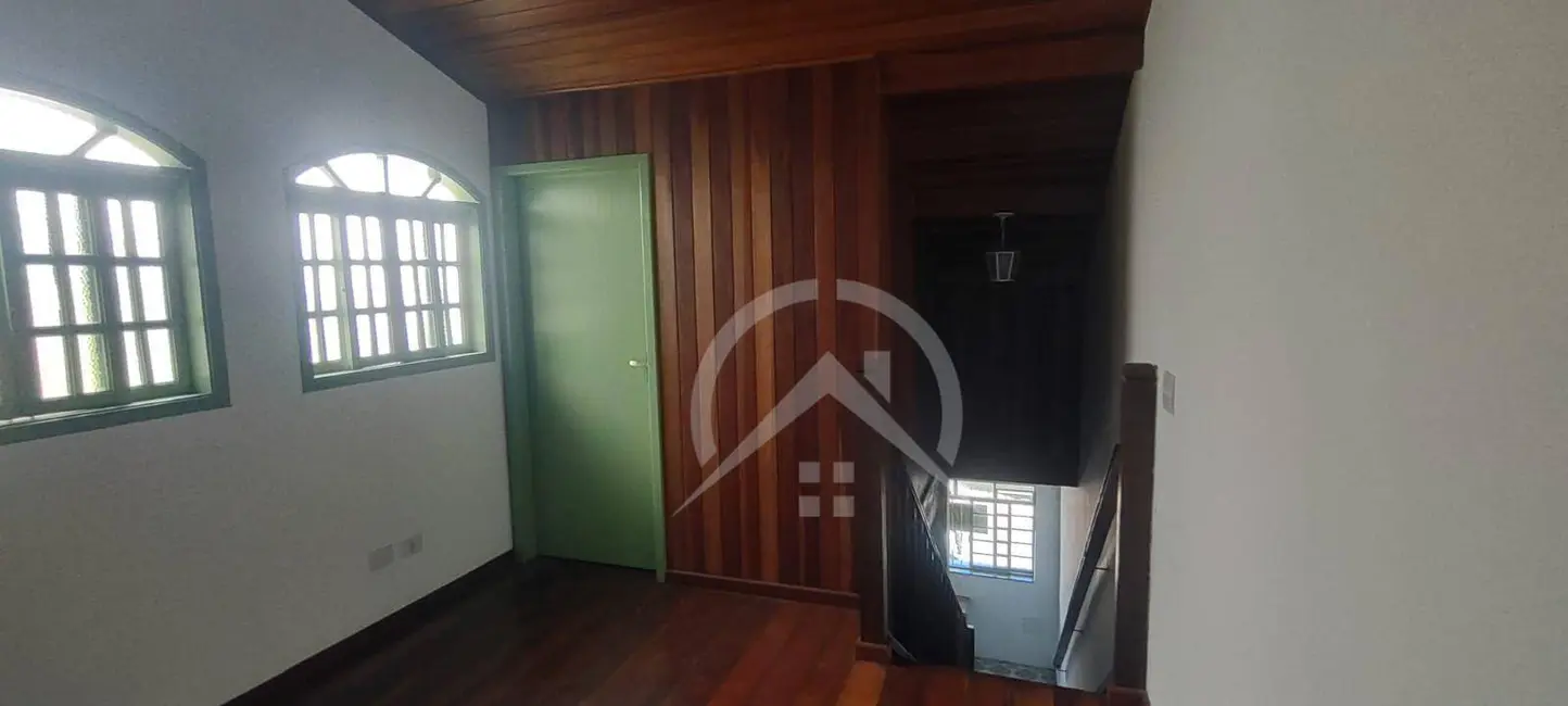 Foto 1 de Casa com 2 quartos para alugar, 190m2 em Centro, Atibaia - SP