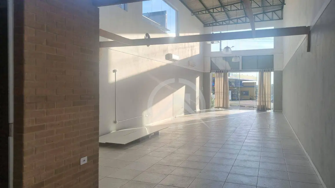 Foto 1 de Armazém / Galpão para alugar, 150m2 em Atibaia - SP