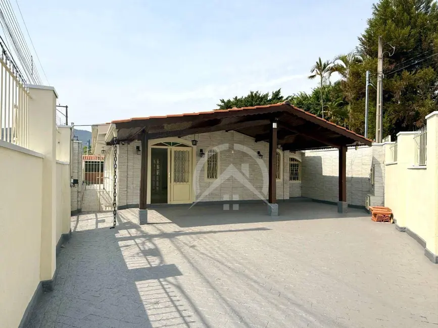 Foto 1 de Casa com 3 quartos para alugar, 300m2 em Vila Helena, Atibaia - SP