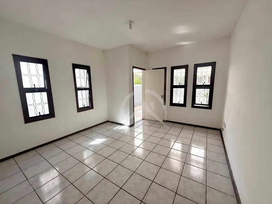 Foto 4 de Casa com 2 quartos à venda, 135m2 em Atibaia - SP