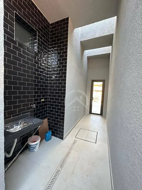 Foto 2 de Casa com 3 quartos à venda e para alugar, 180m2 em Jardim do Lago, Atibaia - SP