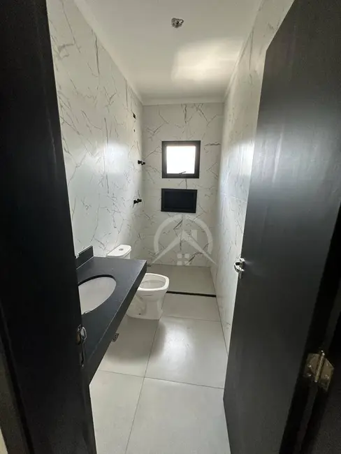 Foto 3 de Casa com 3 quartos à venda e para alugar, 180m2 em Jardim do Lago, Atibaia - SP