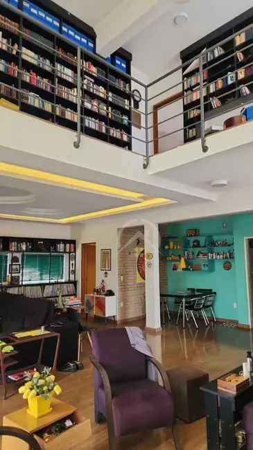 Casa com 4 quartos à venda, 600m2 em Jardim Siriema, Atibaia - SP - imagem 3 Foto 3 de Casa com 4 quartos à venda, 600m2 em Jardim Siriema, Atibaia - SP