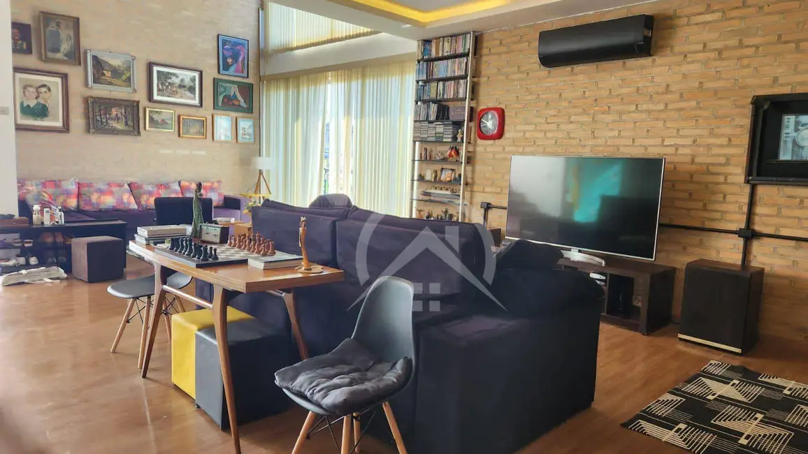 Casa com 4 quartos à venda, 600m2 em Jardim Siriema, Atibaia - SP - imagem 1 Foto 1 de Casa com 4 quartos à venda, 600m2 em Jardim Siriema, Atibaia - SP