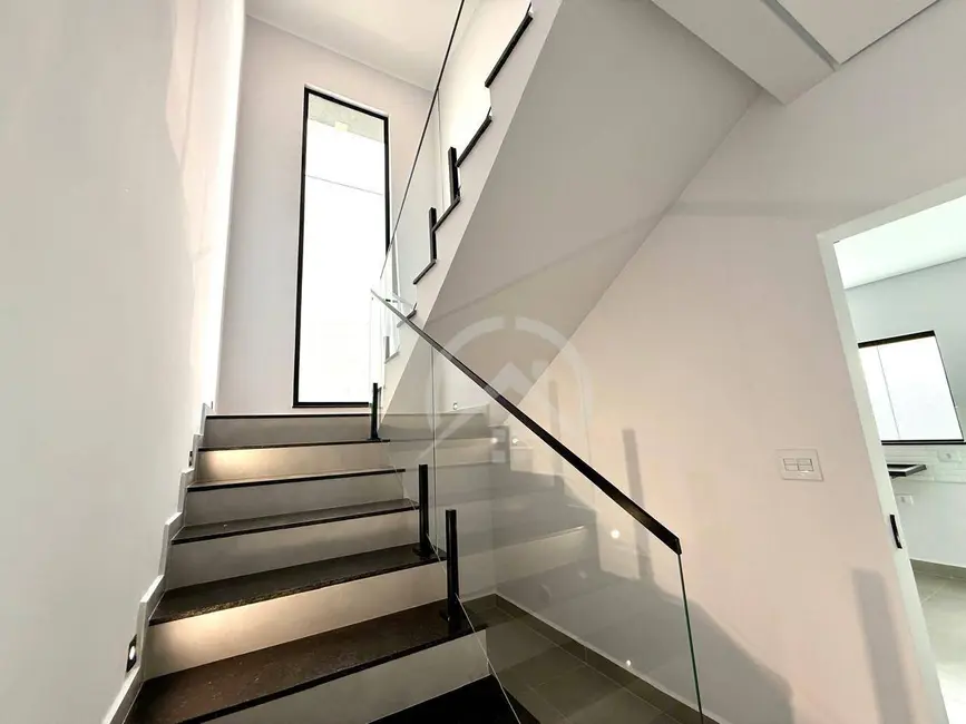 Foto 6 de Sobrado com 3 quartos à venda, 210m2 em Jardim Shangri-Lá, Atibaia - SP