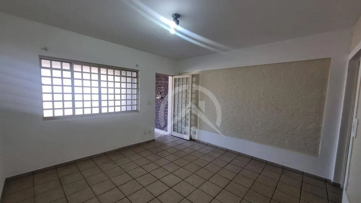 Foto 2 de Sobrado com 4 quartos para alugar, 170m2 em Centro, Atibaia - SP