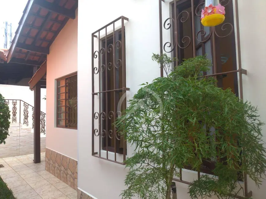 Foto 1 de Casa com 2 quartos à venda e para alugar, 233m2 em Jardim do Lago, Atibaia - SP