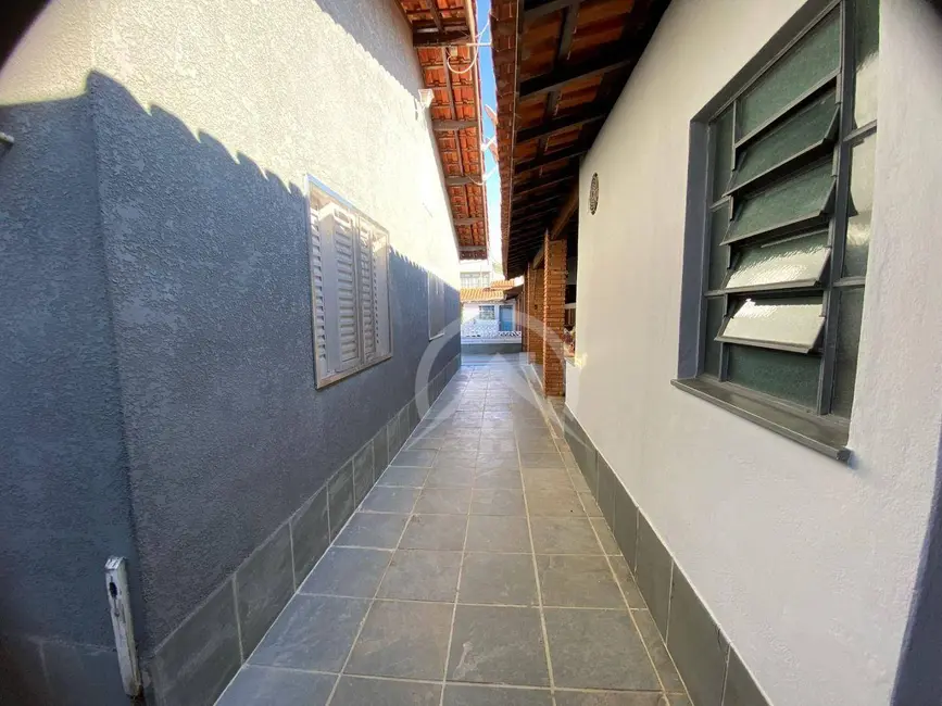 Casa com 3 quartos para alugar, 492m2 em Jardim Alvinópolis, Atibaia - SP - imagem 3 Foto 3 de Casa com 3 quartos para alugar, 492m2 em Jardim Alvinópolis, Atibaia - SP