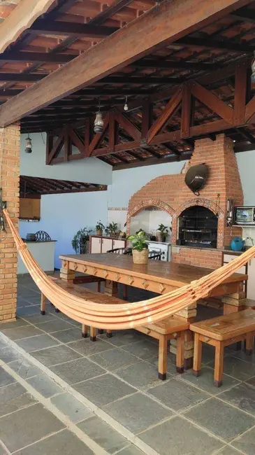 Casa com 3 quartos para alugar, 492m2 em Jardim Alvinópolis, Atibaia - SP - imagem 2 Foto 2 de Casa com 3 quartos para alugar, 492m2 em Jardim Alvinópolis, Atibaia - SP