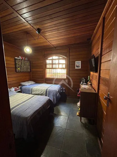 Casa com 3 quartos para alugar, 500m2 em Vila Petrópolis, Atibaia - SP - imagem 3 Foto 3 de Casa com 3 quartos para alugar, 500m2 em Vila Petrópolis, Atibaia - SP