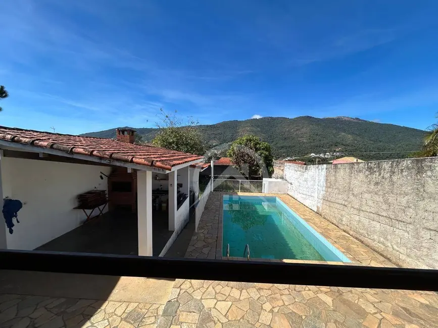 Casa com 3 quartos para alugar, 500m2 em Vila Petrópolis, Atibaia - SP - imagem 1 Foto 1 de Casa com 3 quartos para alugar, 500m2 em Vila Petrópolis, Atibaia - SP