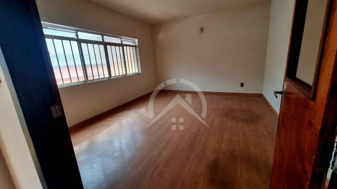 Casa com 3 quartos para alugar, 262m2 em Jardim Brasil, Atibaia - SP - imagem 4 Foto 4 de Casa com 3 quartos para alugar, 262m2 em Jardim Brasil, Atibaia - SP