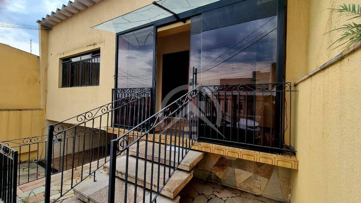 Casa com 3 quartos para alugar, 262m2 em Jardim Brasil, Atibaia - SP - imagem 2 Foto 2 de Casa com 3 quartos para alugar, 262m2 em Jardim Brasil, Atibaia - SP