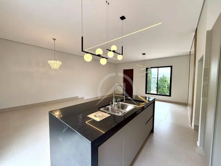 Sobrado com 4 quartos à venda e para alugar, 1100m2 em Atibaia - SP - imagem 4 Foto 4 de Sobrado com 4 quartos à venda e para alugar, 1100m2 em Atibaia - SP