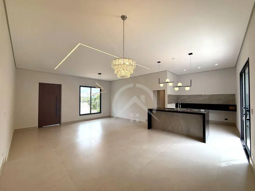 Foto 2 de Sobrado com 4 quartos à venda, 1100m2 em Atibaia - SP