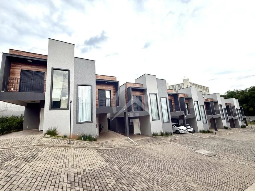 Foto 1 de Sobrado com 2 quartos para alugar, 86m2 em Jardim Santo Antônio, Atibaia - SP