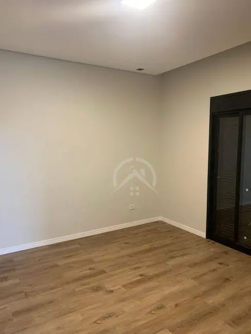 Sobrado com 3 quartos à venda, 350m2 em Rio Abaixo, Atibaia - SP - imagem 3 Foto 3 de Sobrado com 3 quartos à venda, 350m2 em Rio Abaixo, Atibaia - SP